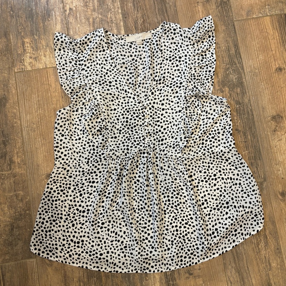 Loft spotted short sleeve blouse
